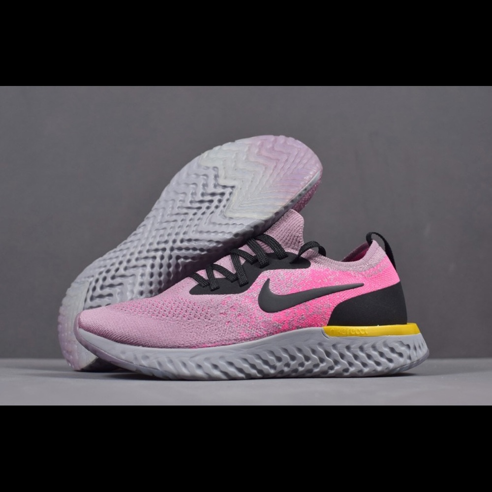Nike Epic React Flyknit 'Plum Dust' - Picture 2 of 4